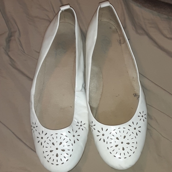 Easy Spirit Shoes - White flats